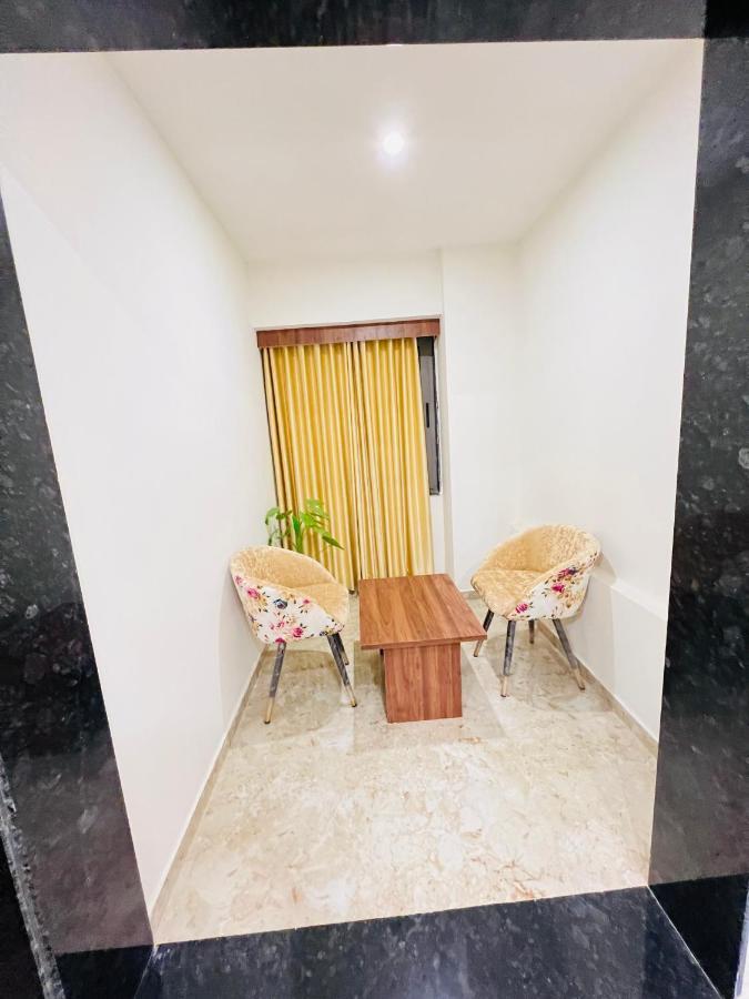 Leela Bizotel Junagadh Buitenkant foto