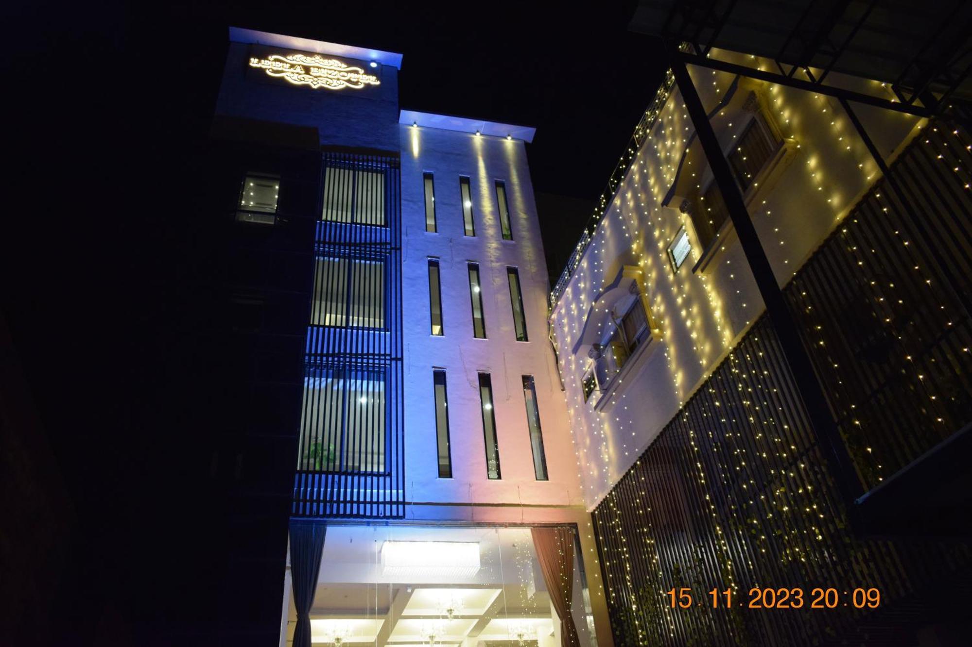 Leela Bizotel Junagadh Buitenkant foto